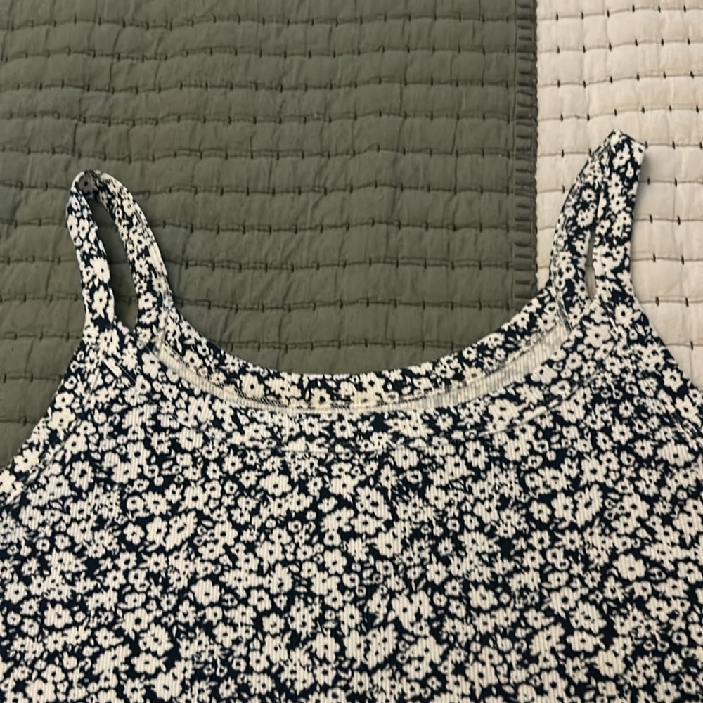 Old Navy Tank - Picture 2 of 5